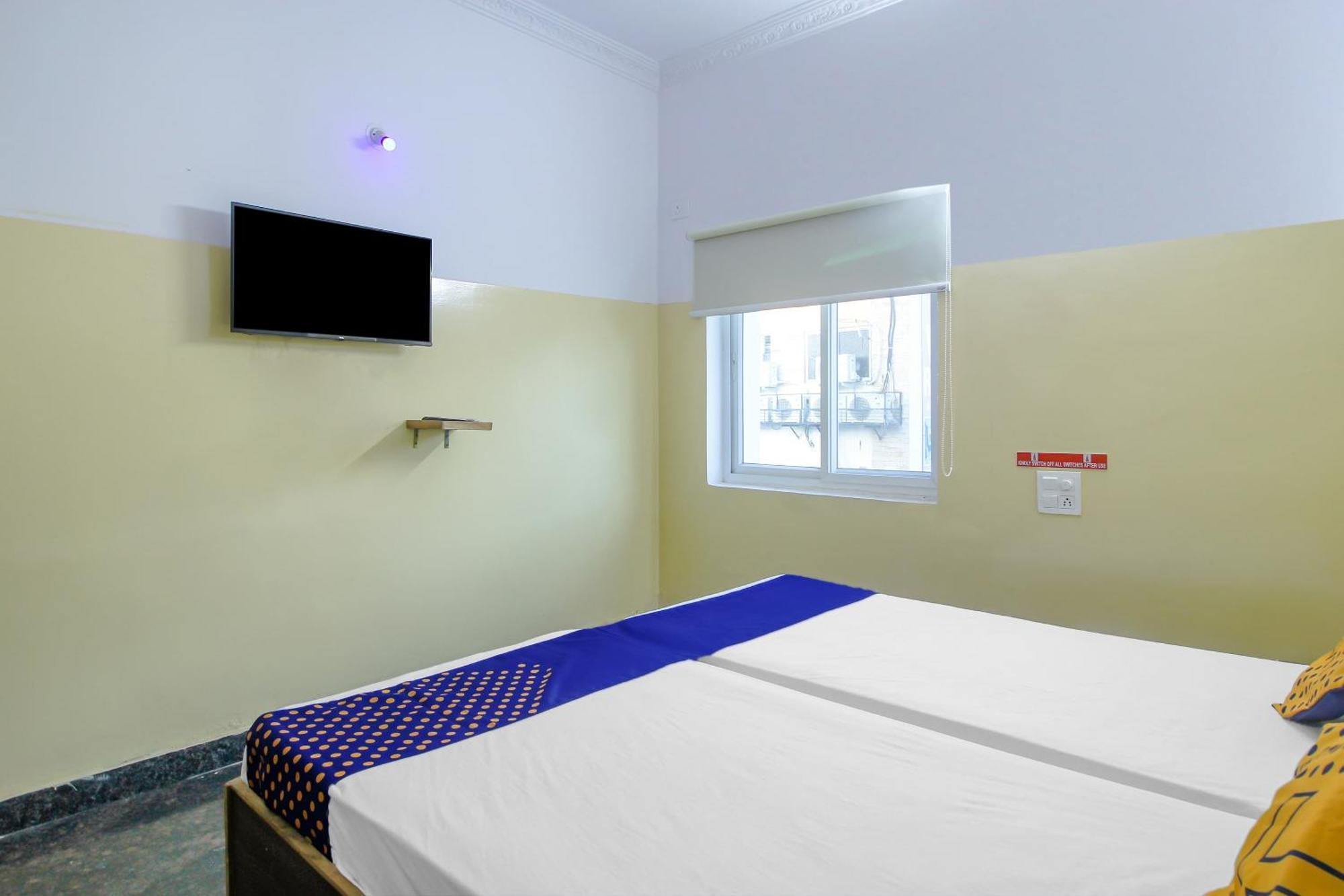 Spot On 81775 Mohit Gokul Lodge New Luxury Room'S Near Secunderabad Railway Station Lālāguda 외부 사진