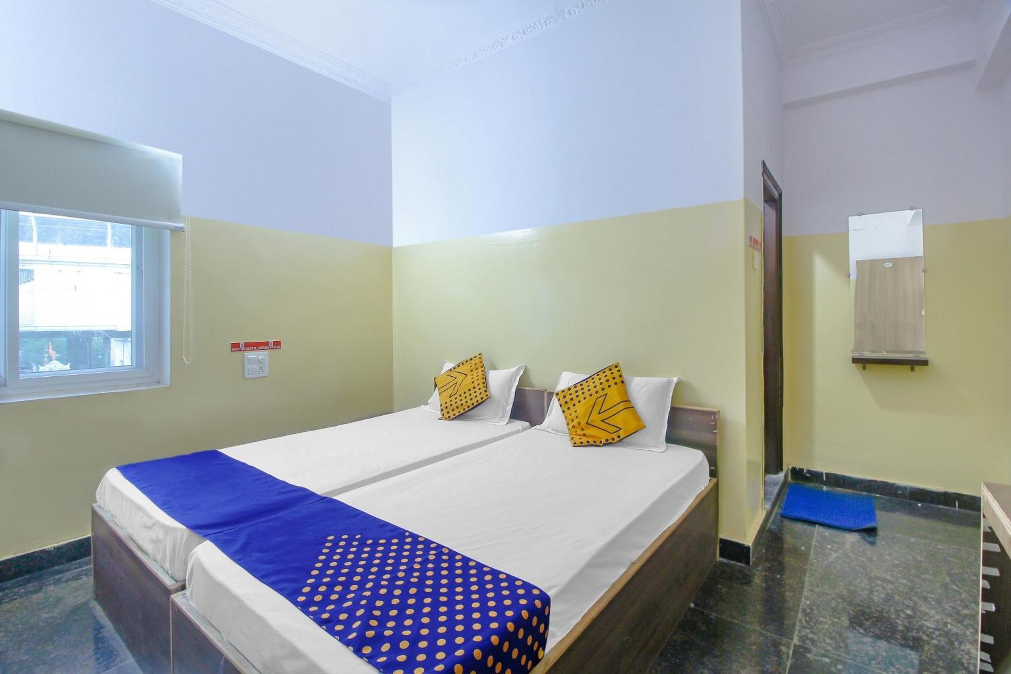 Spot On 81775 Mohit Gokul Lodge New Luxury Room'S Near Secunderabad Railway Station Lālāguda 외부 사진