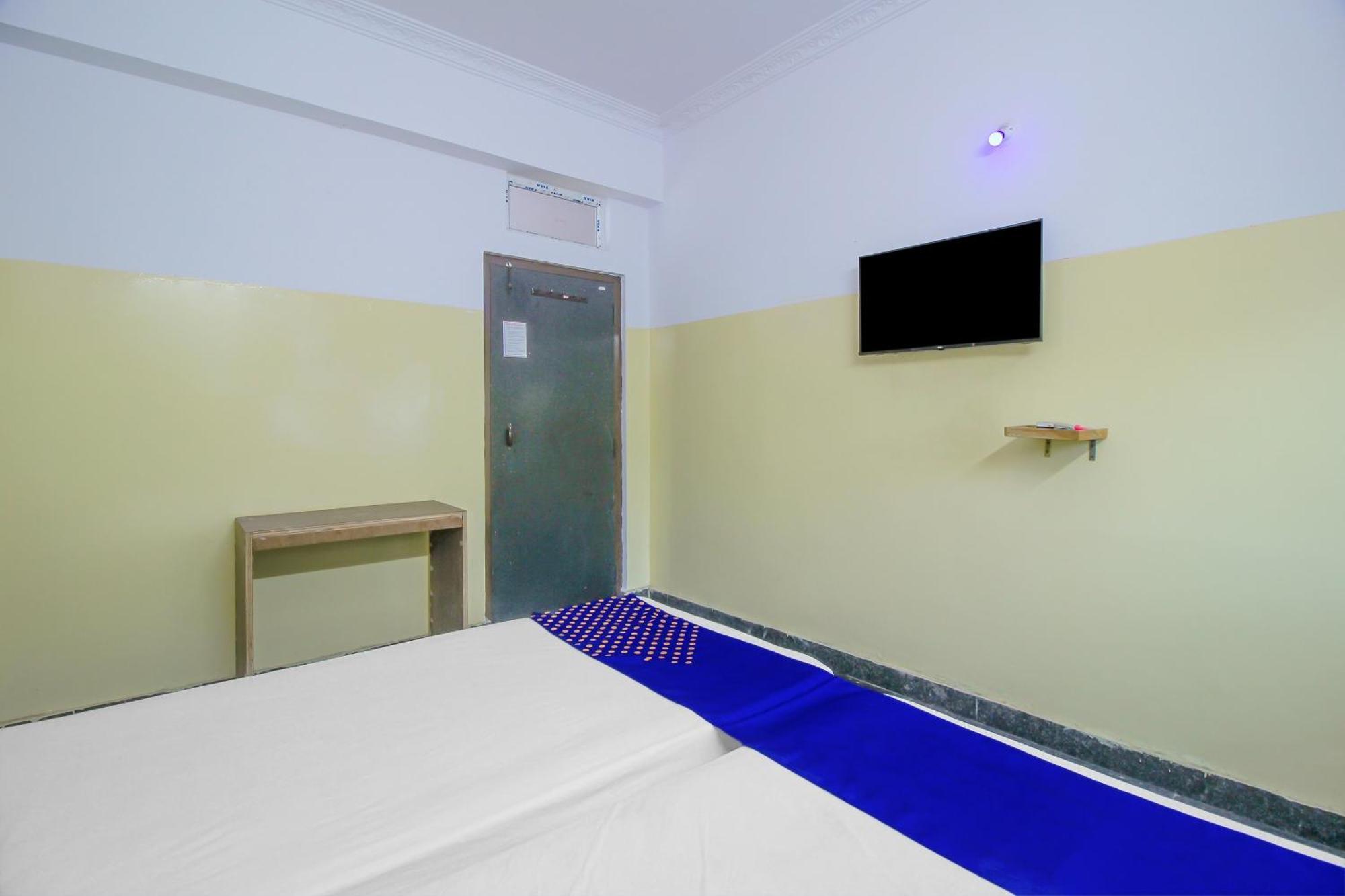 Spot On 81775 Mohit Gokul Lodge New Luxury Room'S Near Secunderabad Railway Station Lālāguda 외부 사진