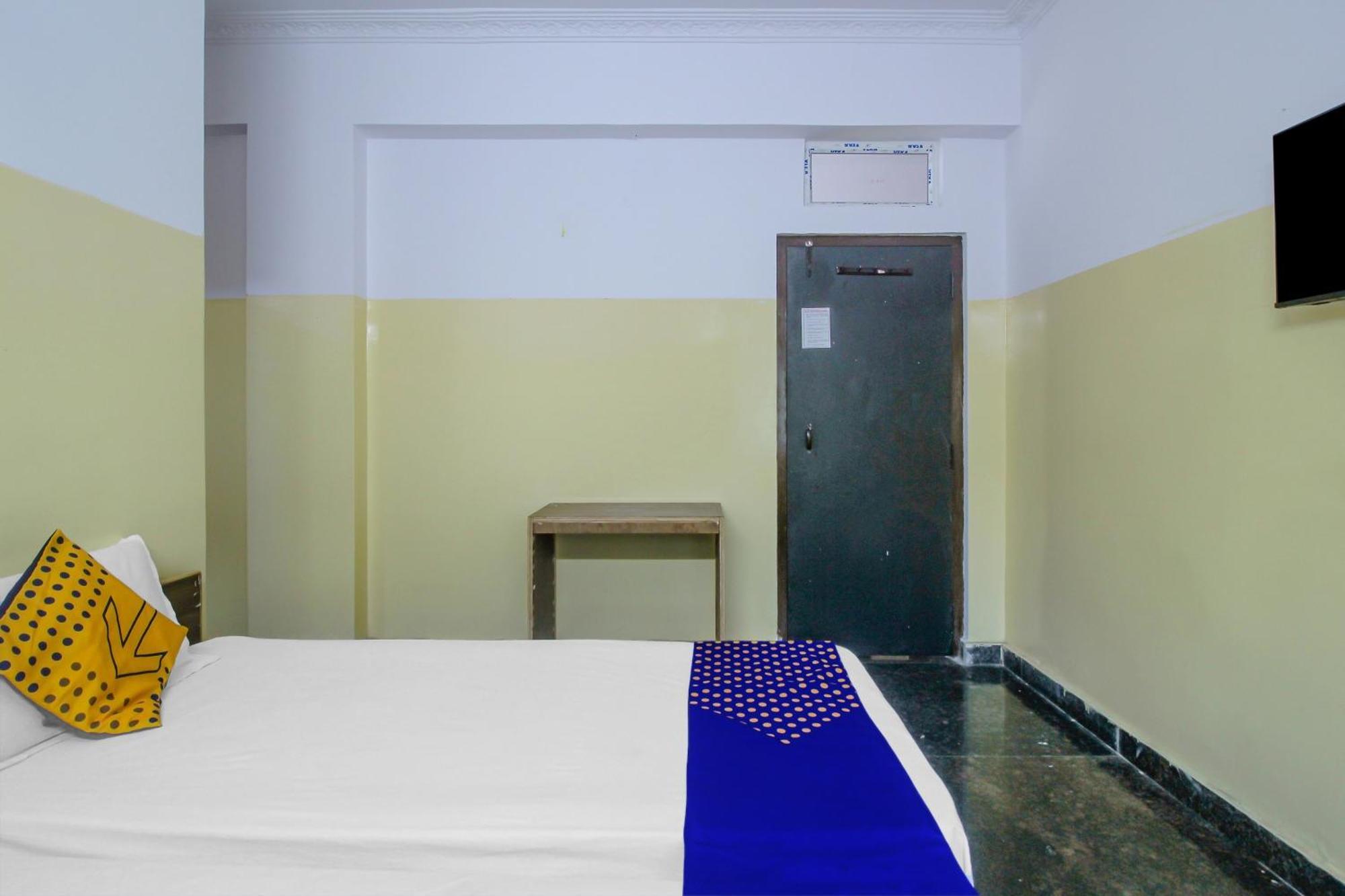 Spot On 81775 Mohit Gokul Lodge New Luxury Room'S Near Secunderabad Railway Station Lālāguda 외부 사진