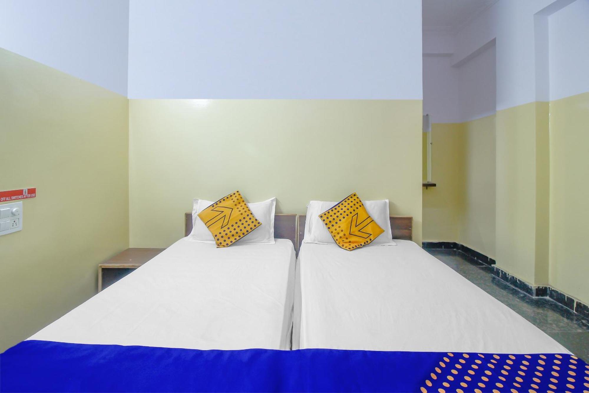 Spot On 81775 Mohit Gokul Lodge New Luxury Room'S Near Secunderabad Railway Station Lālāguda 외부 사진