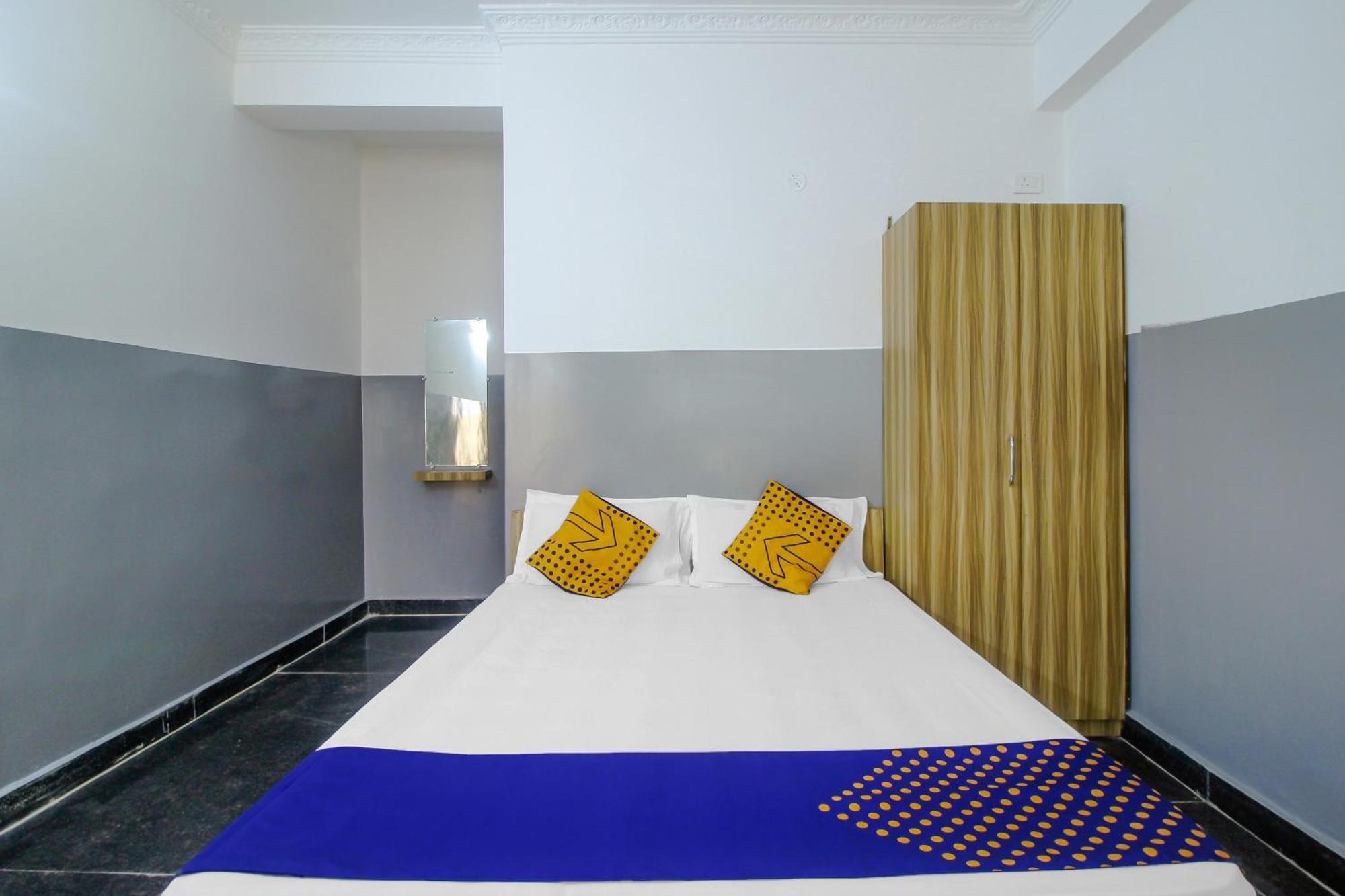 Spot On 81775 Mohit Gokul Lodge New Luxury Room'S Near Secunderabad Railway Station Lālāguda 외부 사진